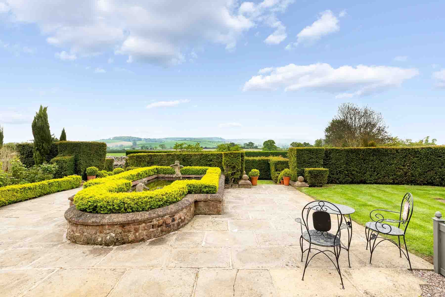 Party HOuses with hot tub